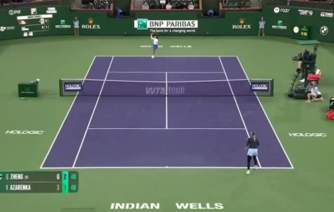 DB真人旗舰裁判都摇头！郑钦文发球时遭遇观众大喊干扰，回身一直看观众席