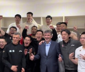 DB真人旗舰11个赛季首次打进季后赛!同曦晒更衣室大合照:这一刻等了太久