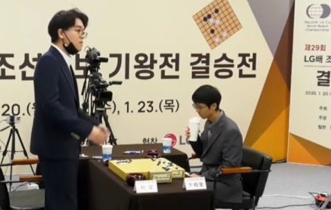 DB视讯官网韩媒：韩国围棋协会计划开会，研究“死子放入棋盒盖”规则