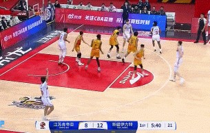 DB电子官网🔥热得发烫！赵睿借掩护打成高难度3+1 首节6分多钟已拿9分！