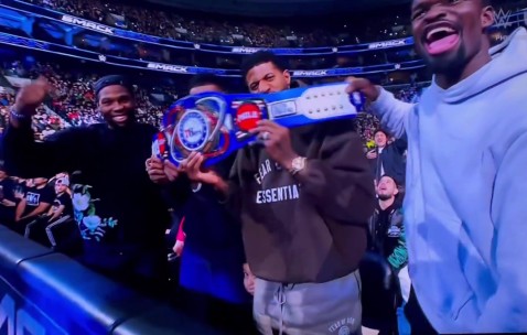 DB视讯官网正事儿不干😂！乔治在费城现场看WWE 结果“收获”全场的嘘声！