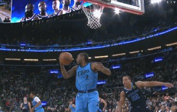 DB电子官网希望无碍！贝恩试图掏球失衡摔倒 表情难受看起来膝盖有点受伤